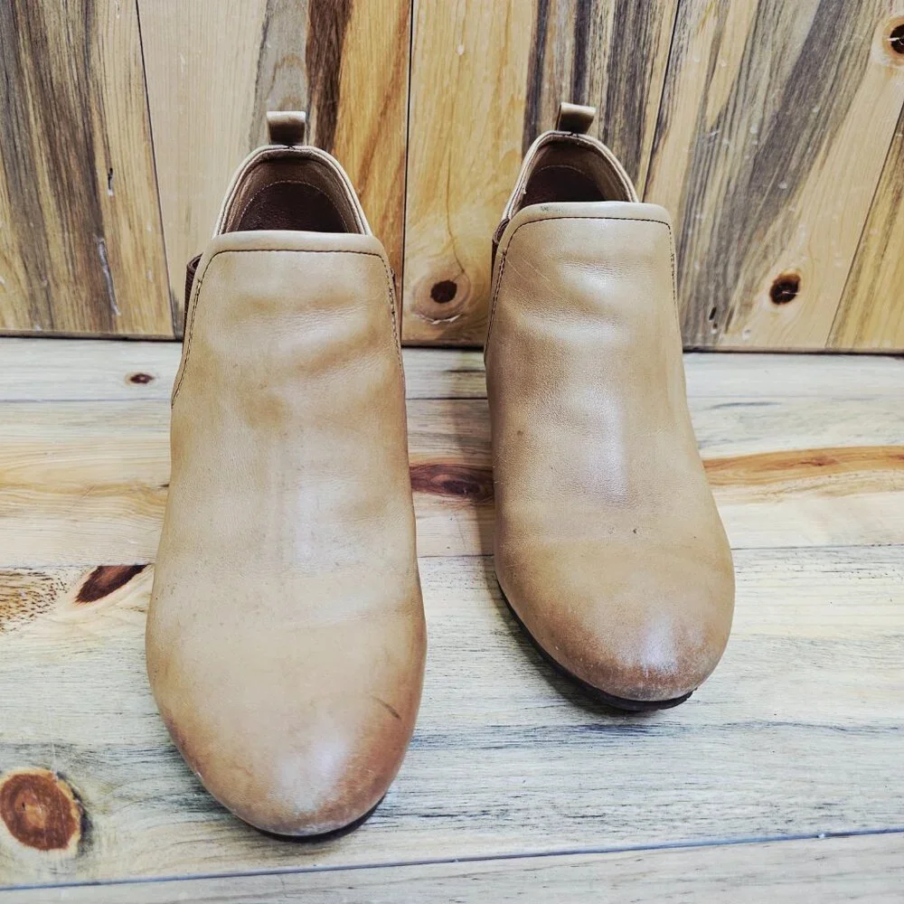 NAYA Felix Camel Leather Hidden Wedge Bootie Size 9